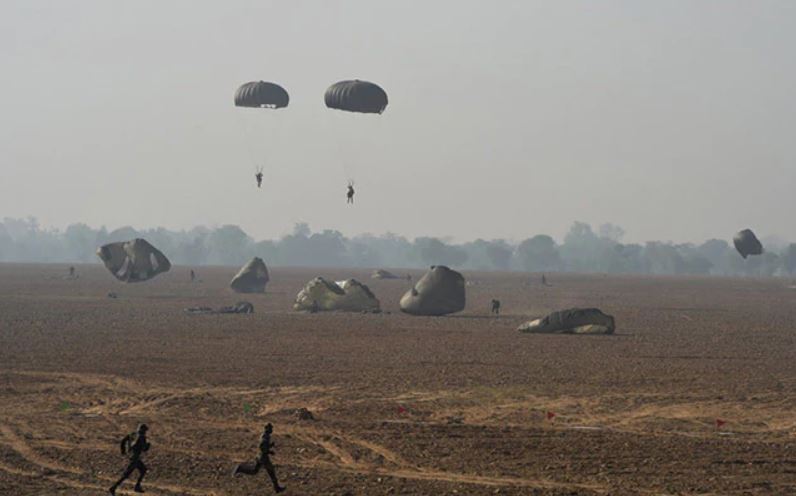 South Korean Defence Minister Witnesses Exercise By Indian Army Paratroopers
