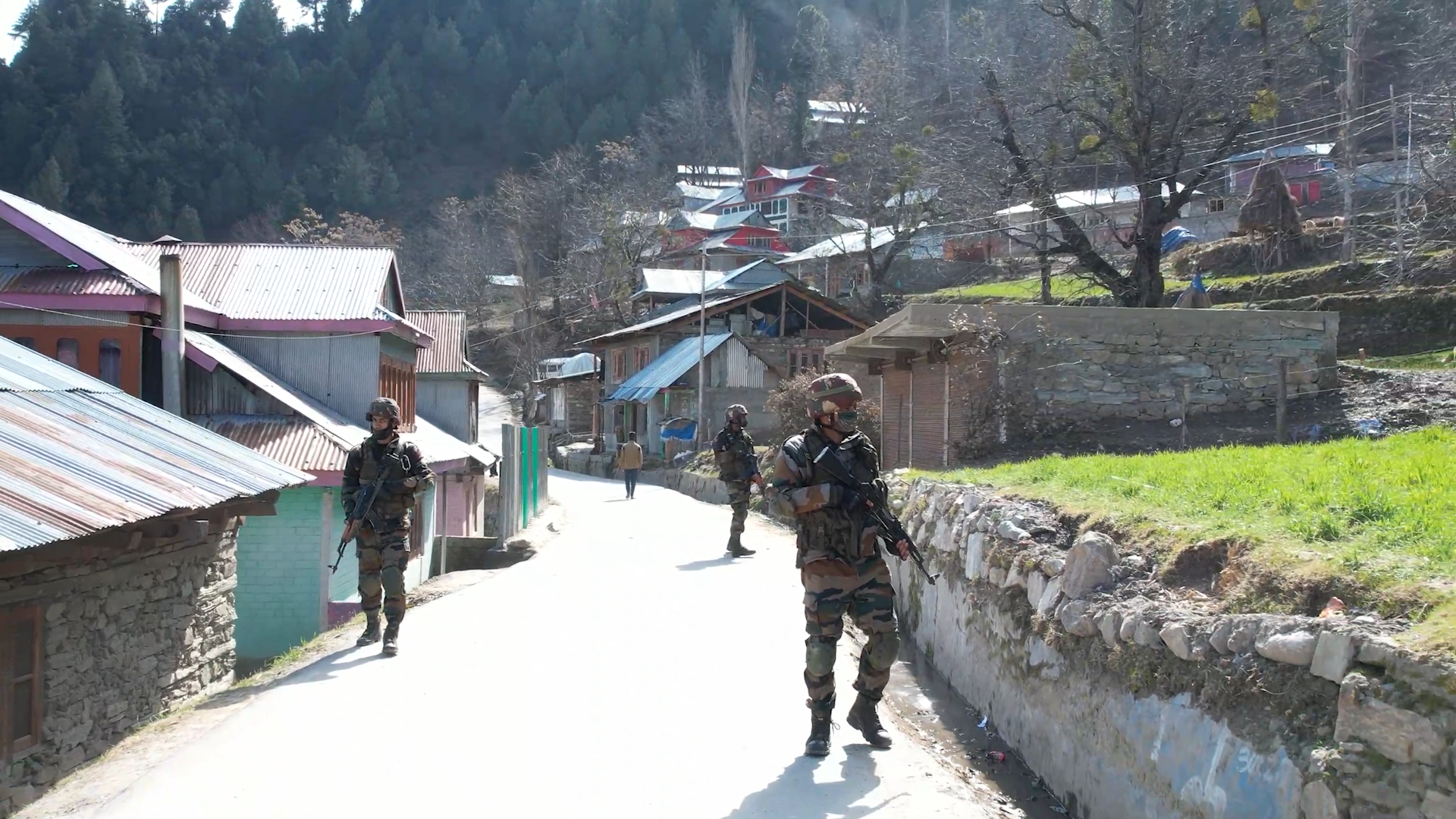 पाककडून दहशतवादी जम्मू-काश्मीरमध्ये होतात दाखल