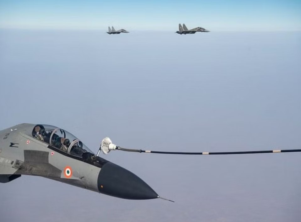 IAF Aircrew Practises Aerial Refuelling During Garuda VII Exercise With FASF