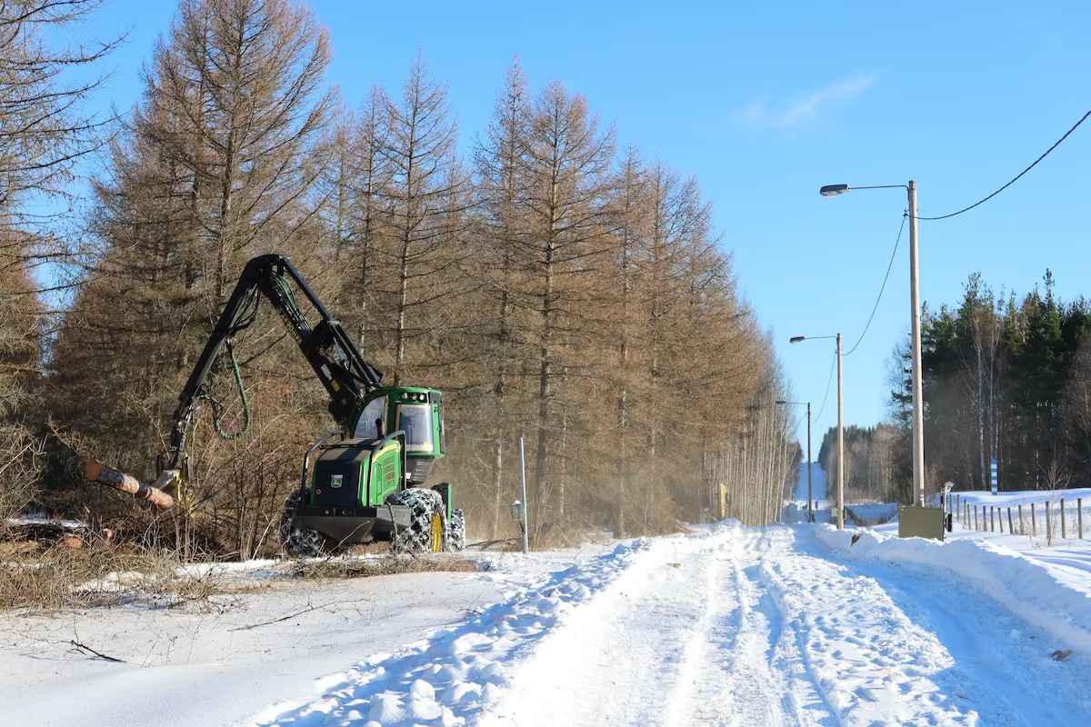 Finland Begins Building 10-Foot-High Razor-Wire Wall Along Russian Border