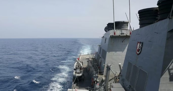 US Warship Sails Through Taiwan Strait Following China War Games