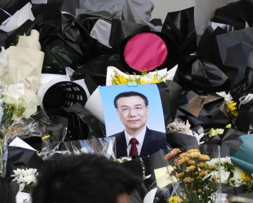 In Li Keqiang’s Heartland, A Flood Of Floral Tributes For China’s Former Premier
