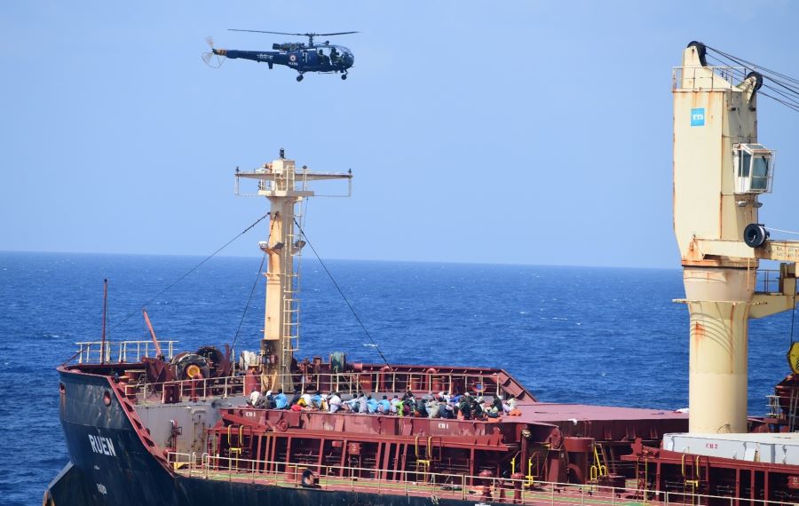 Indian Navy धाडसी कारवाईत अपहृत जहाजाची सुटका