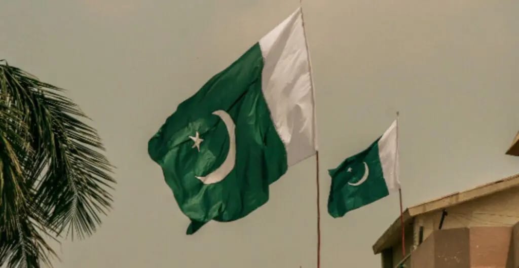 पाकिस्तानात अटकेत असलेल्या दोन भारतीय तरुणांची उच्चायुक्तालयातील अधिकाऱ्यांनी घेतली भेट