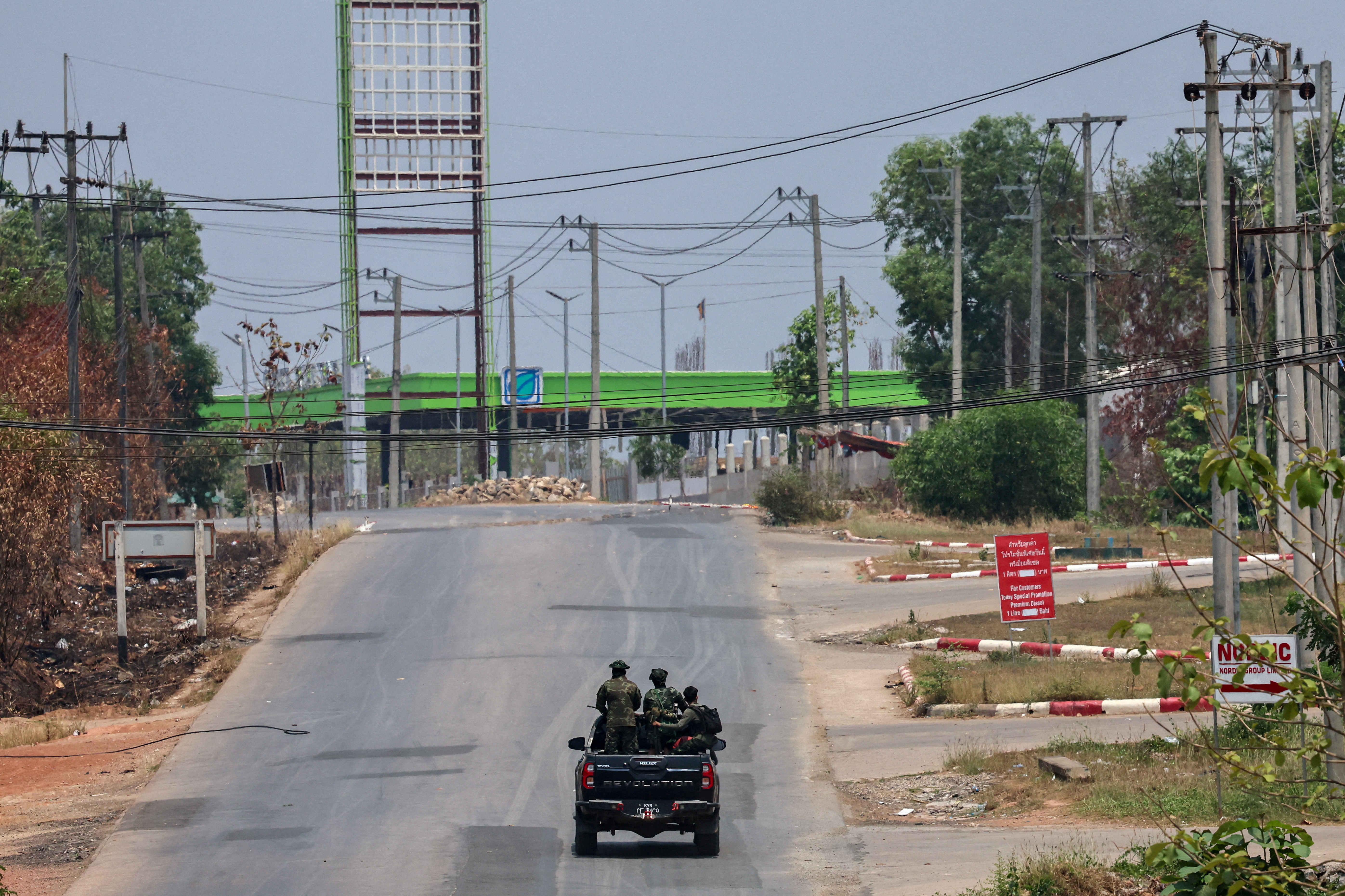पश्चिम म्यानमारमध्ये निकराचा संघर्ष सुरु