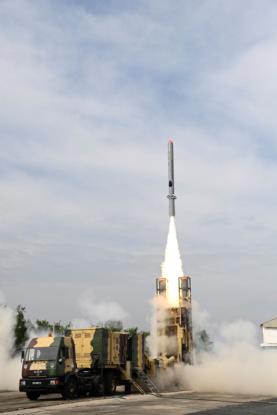 DRDO’s Long-Range Cruise Missile Achieves Milestone in Maiden Flight