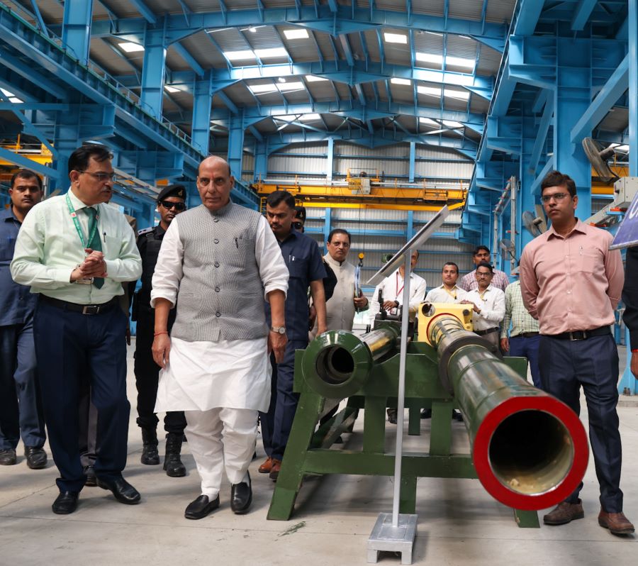 Rajnath Singh Inspects Kanpur’s Field Gun Factory