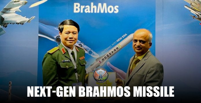 Vietnam's defence delegation at Brahmos pavellion