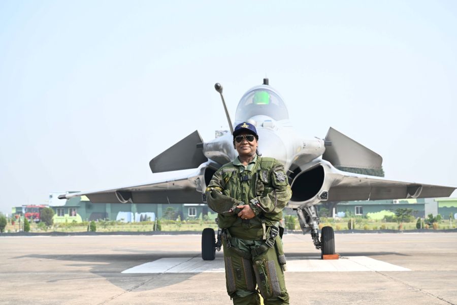 President Droupadi Murmu Becomes First Indian President to Fly in Rafale Jet